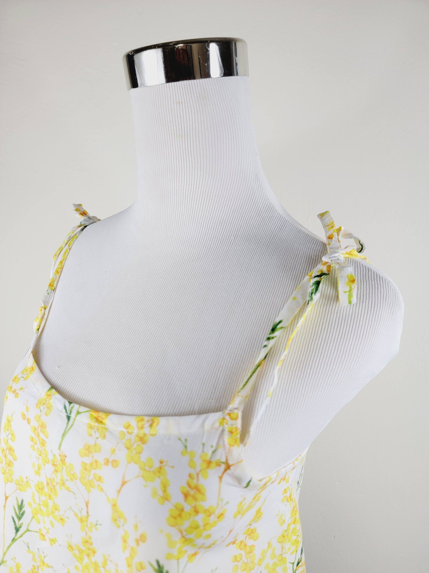 TANK TOP WITH ADJUSTABLE STRAPS