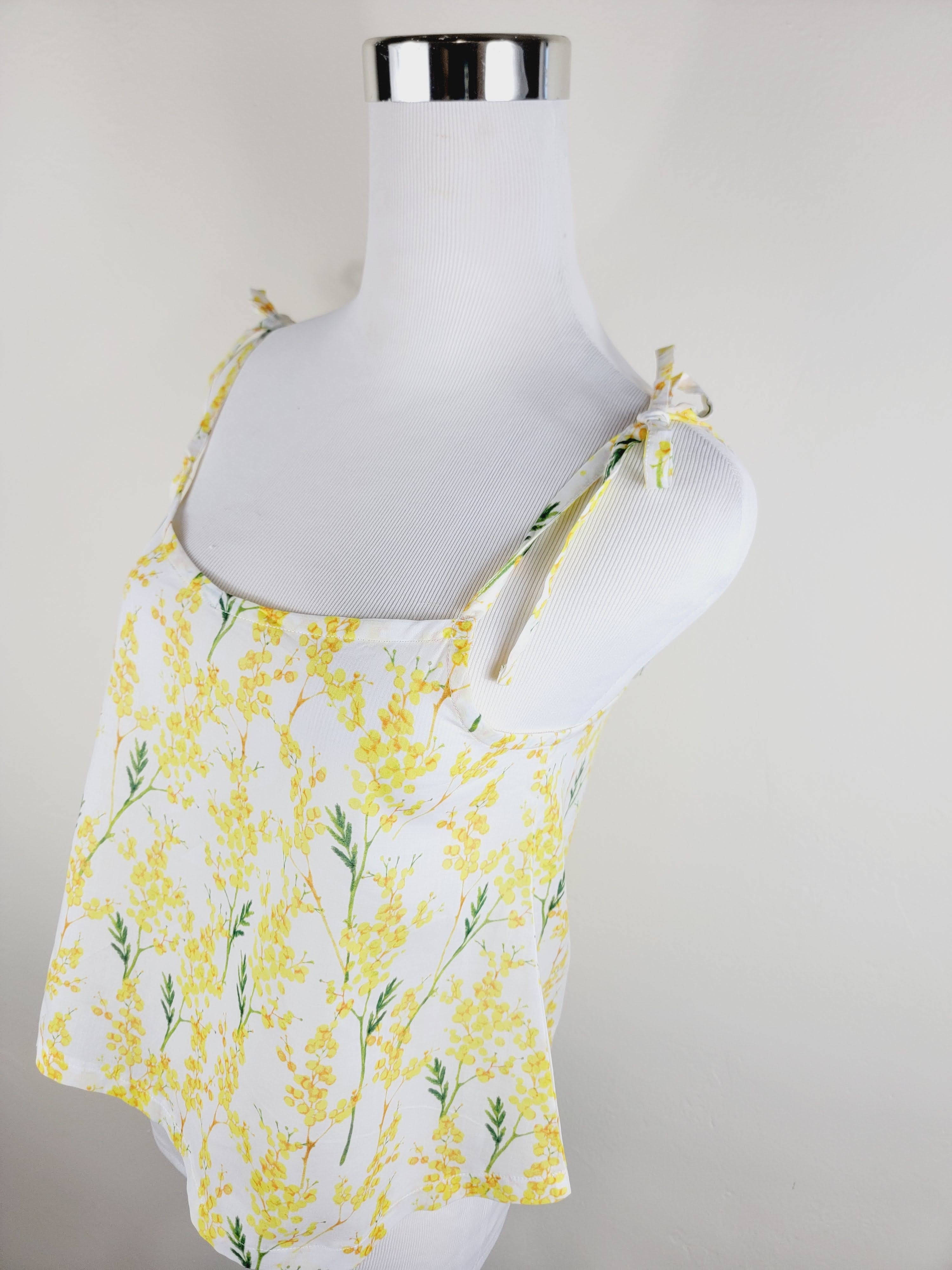 TANK TOP WITH ADJUSTABLE STRAPS