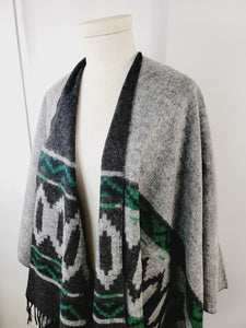 Poncho Shawl, Extra soft - Reversible Green/Gray