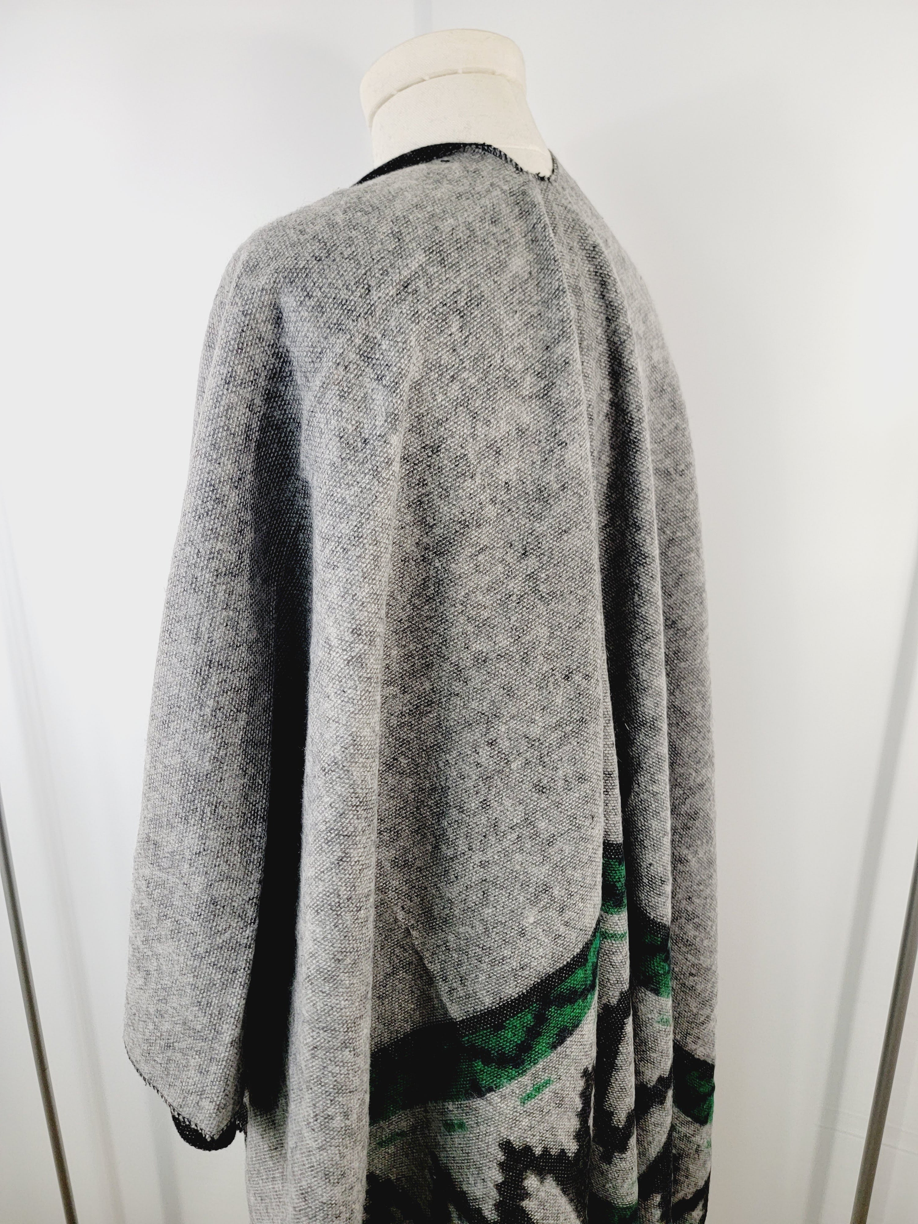 Poncho Shawl, Extra soft - Reversible Green/Gray
