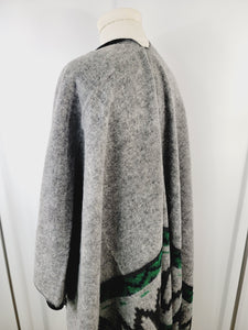 Poncho Shawl, Extra soft - Reversible Green/Gray