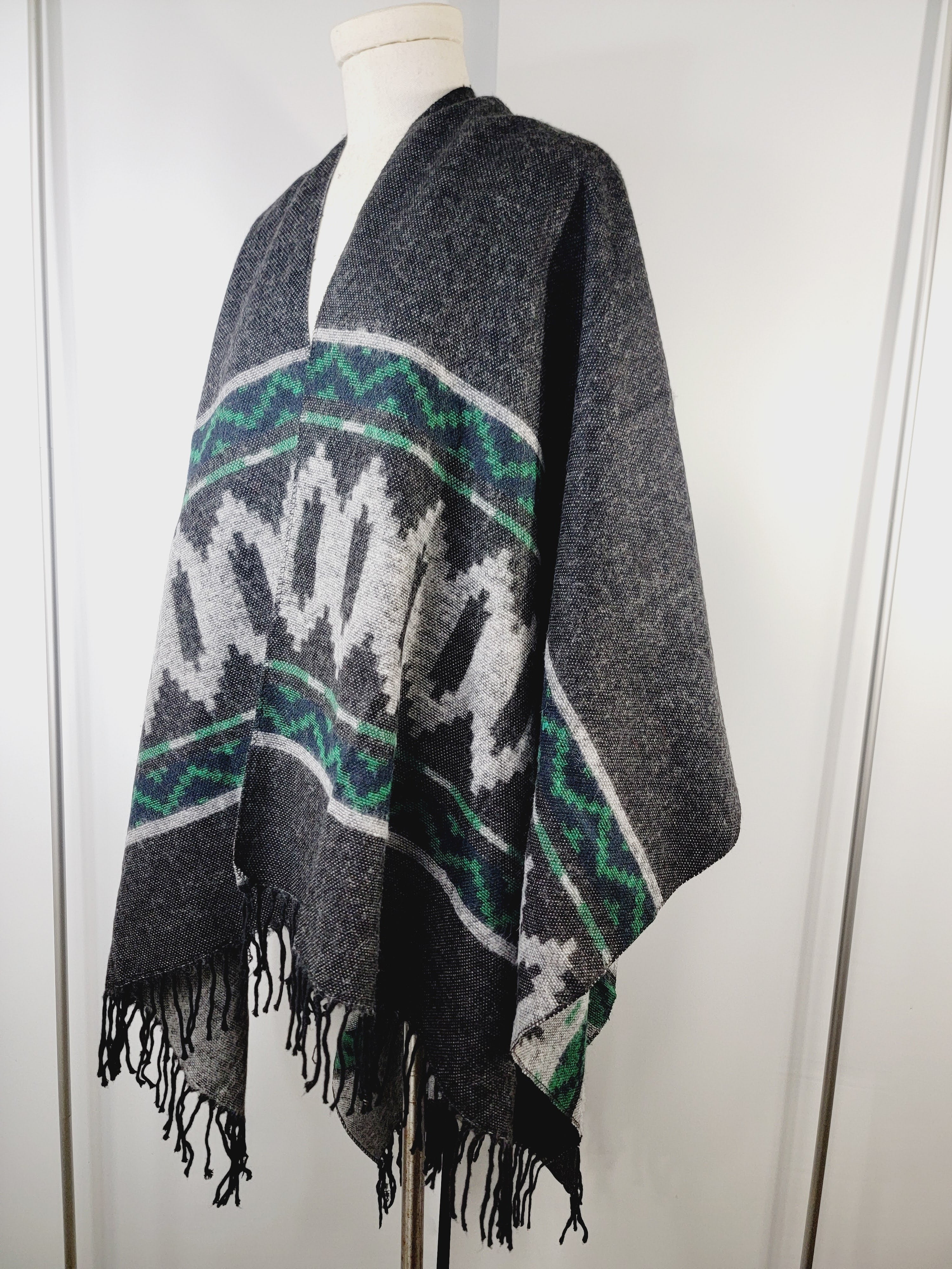 Poncho Shawl, Extra soft - Reversible Green/Gray