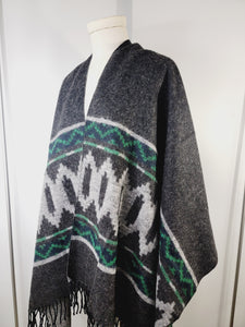 Poncho Shawl, Extra soft - Reversible Green/Gray