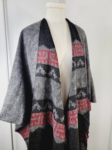 Poncho Shawl, Extra soft - Reversible Gray/Red