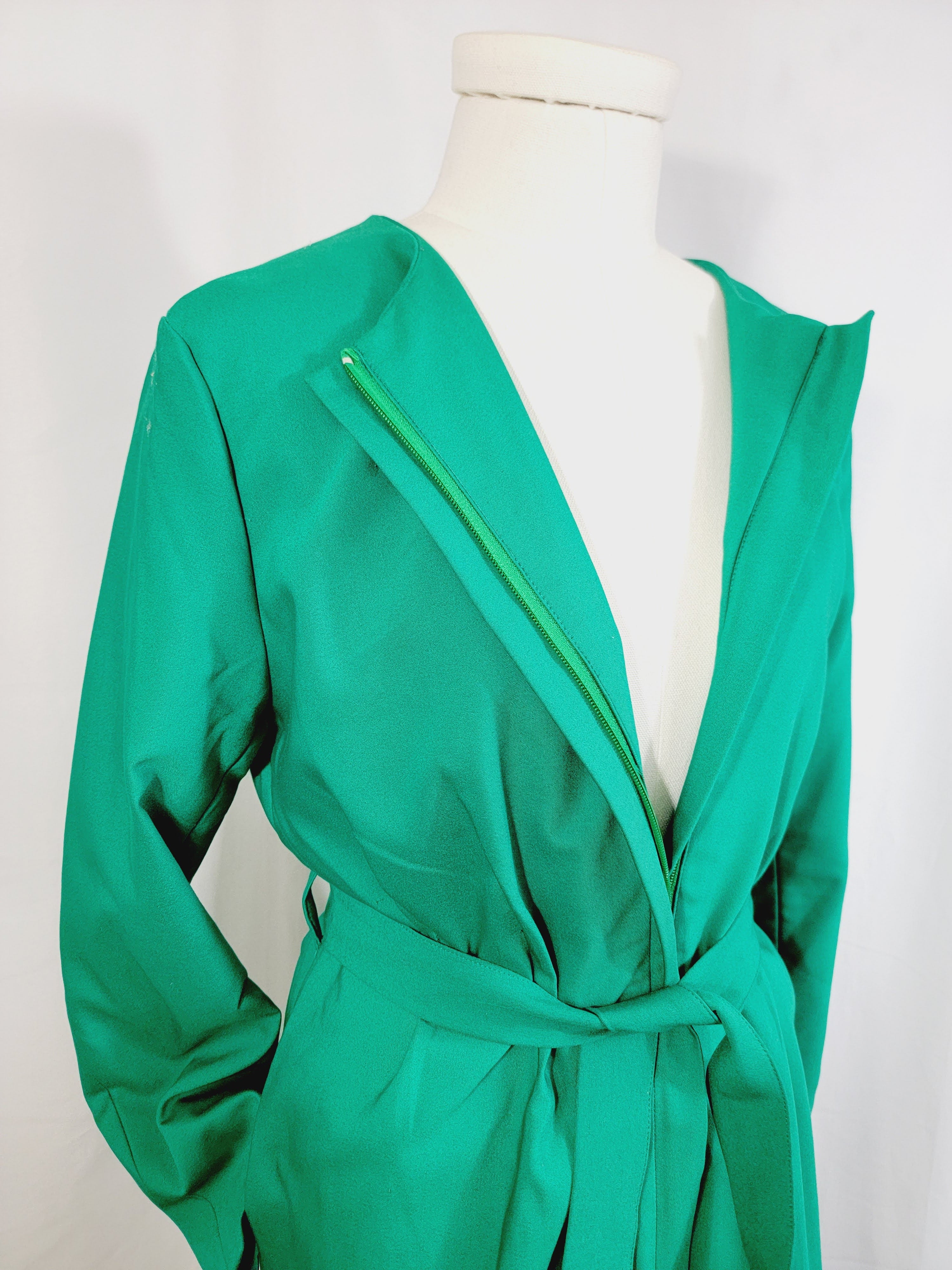 Chaqueta larga ligera verde con cinturón