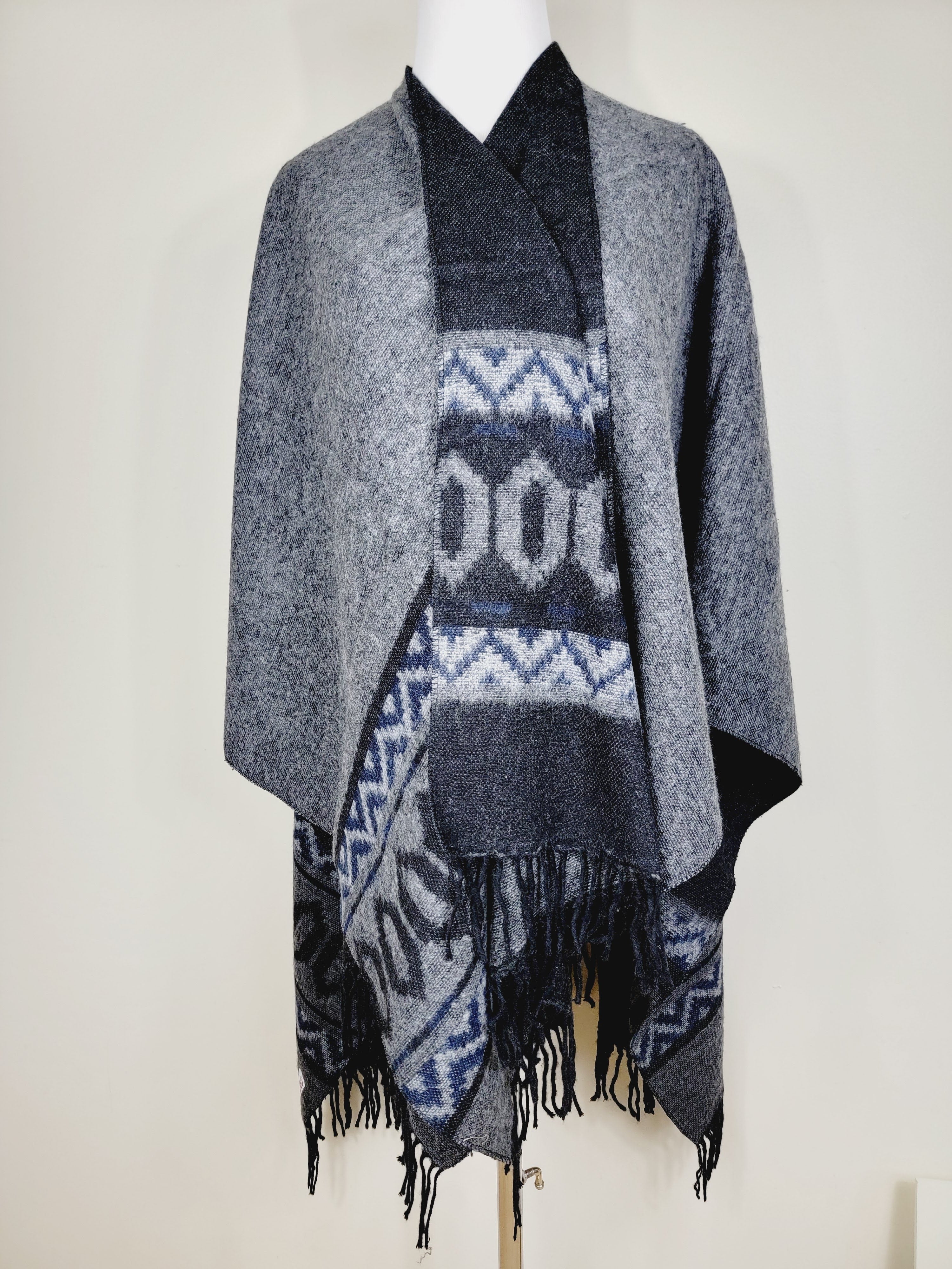 Poncho Shawl, Extra soft - Reversible Gray/Black