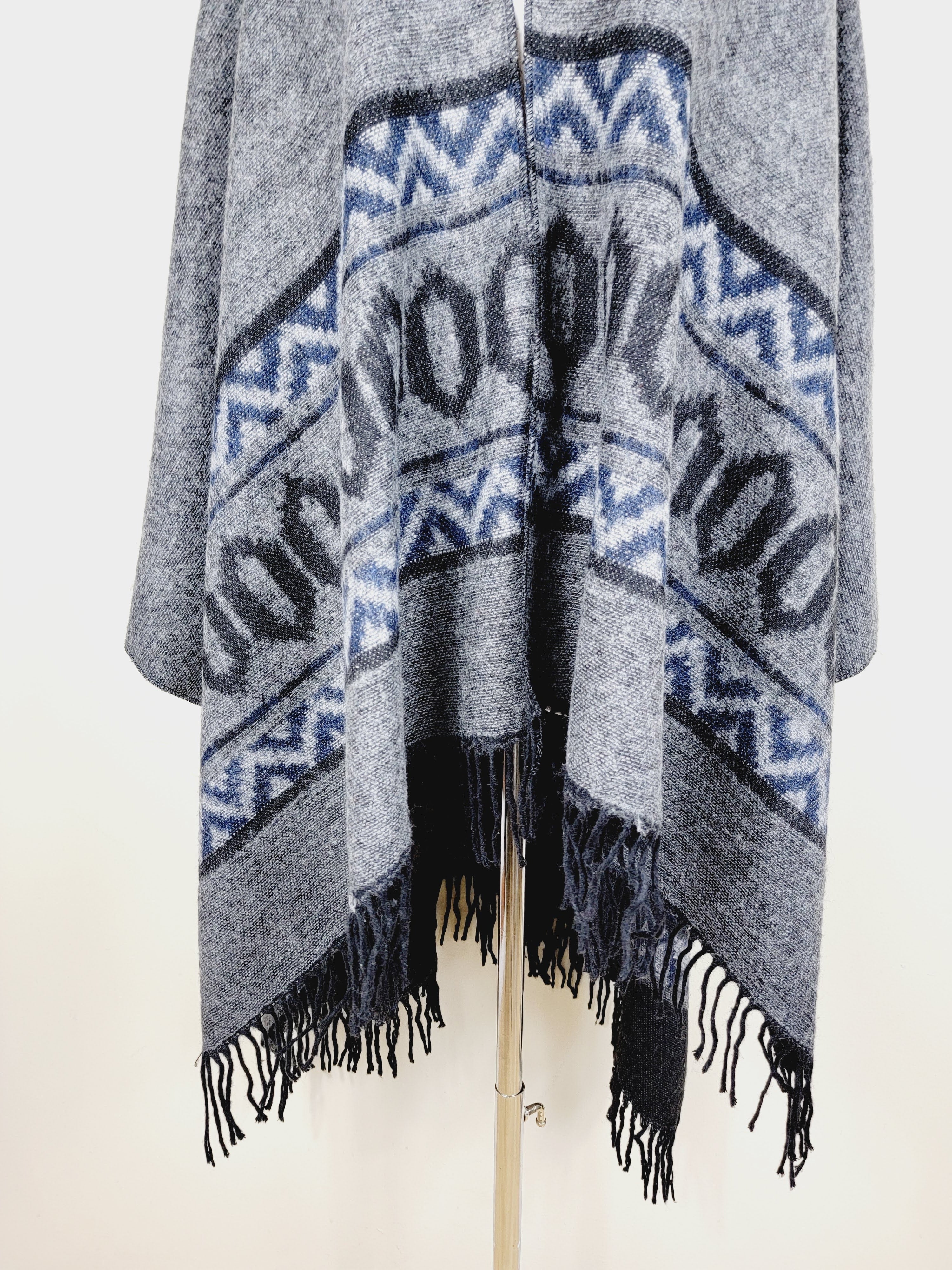 Poncho Shawl, Extra soft - Reversible Gray/Black