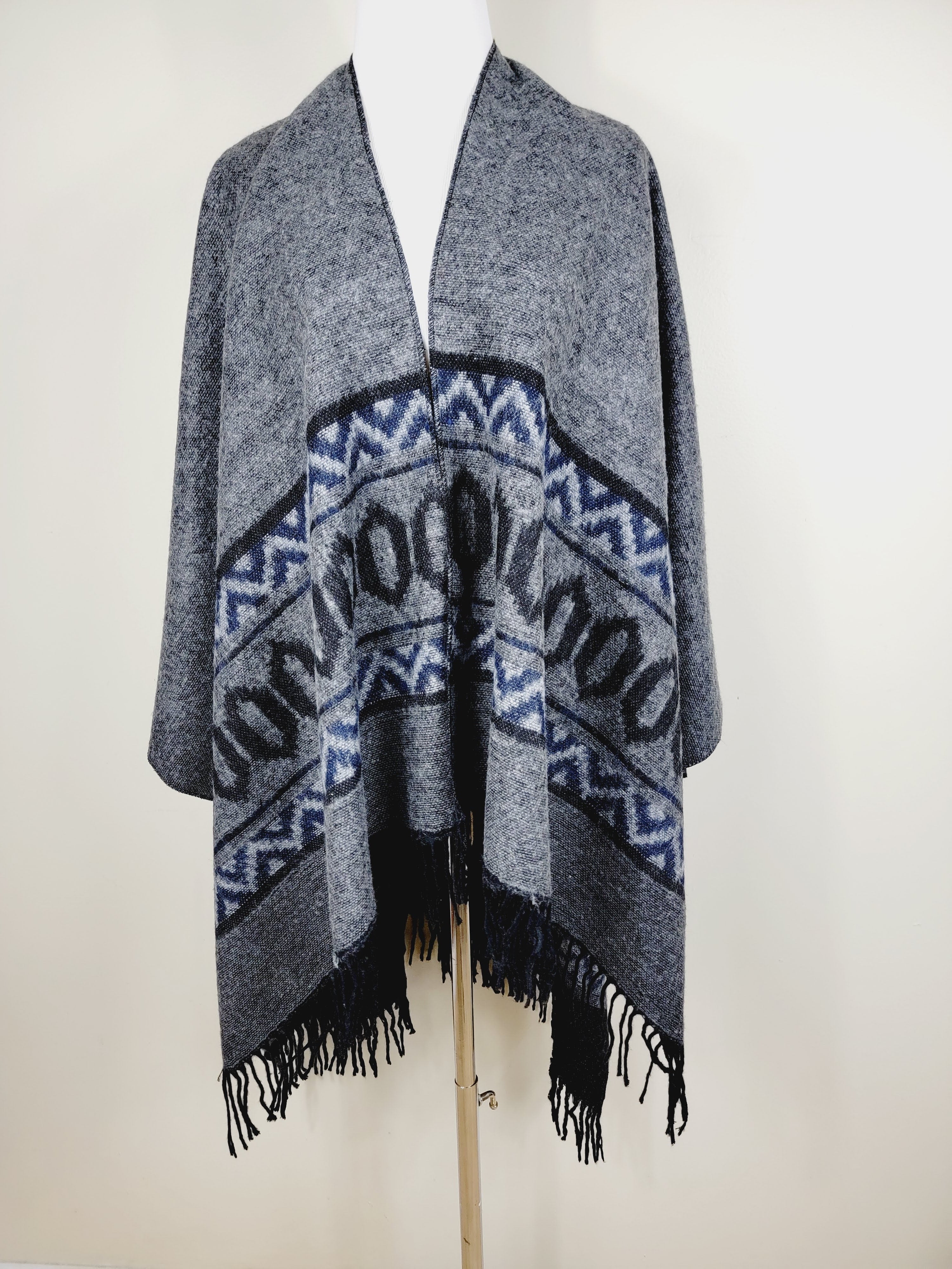 Poncho Shawl, Extra soft - Reversible Gray/Black
