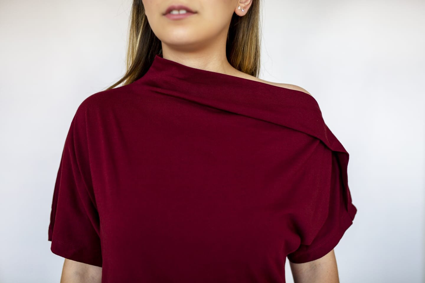 BURGUNDY DRAPPED-NECK JERSEY DRESS - EEBRU