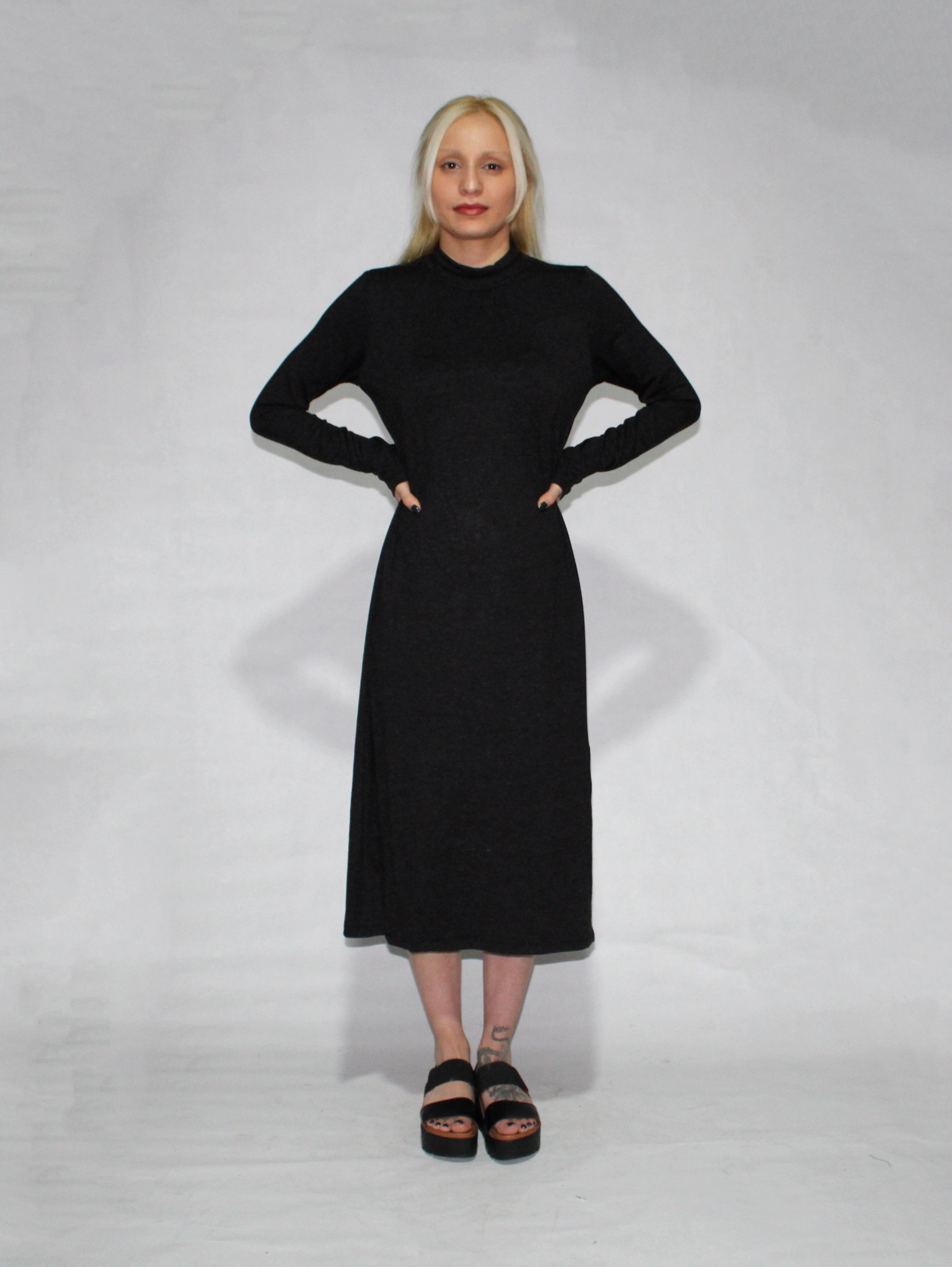 BLACK DRESS LONG SLEEVE TURTLE NECK WITH SIDE SLITS - EEBRU