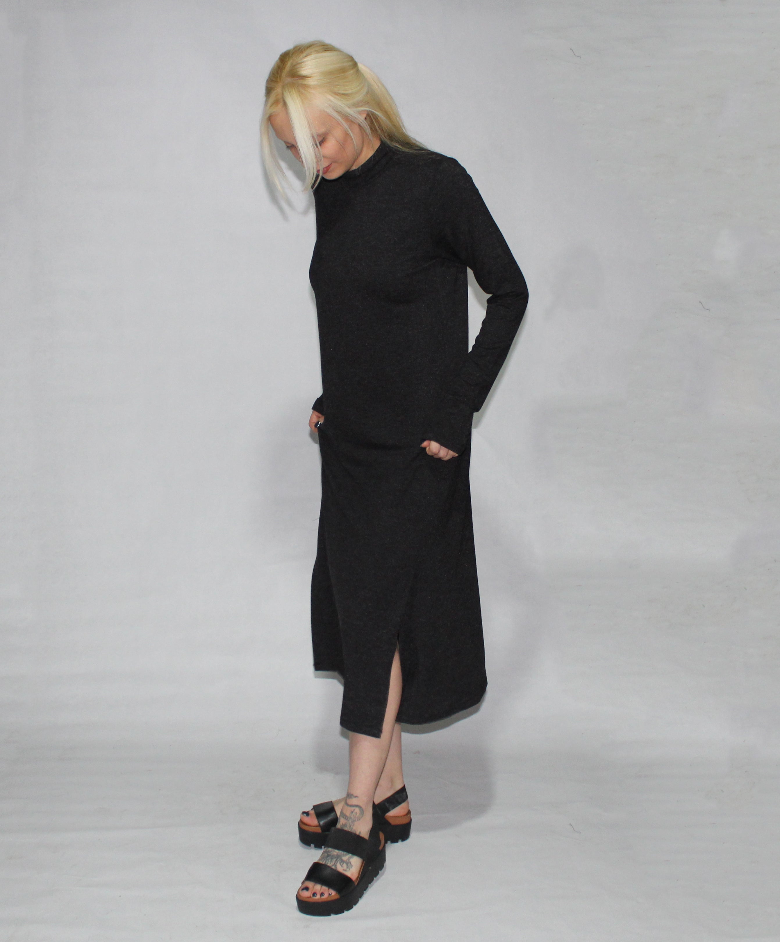 BLACK DRESS LONG SLEEVE TURTLE NECK WITH SIDE SLITS - EEBRU