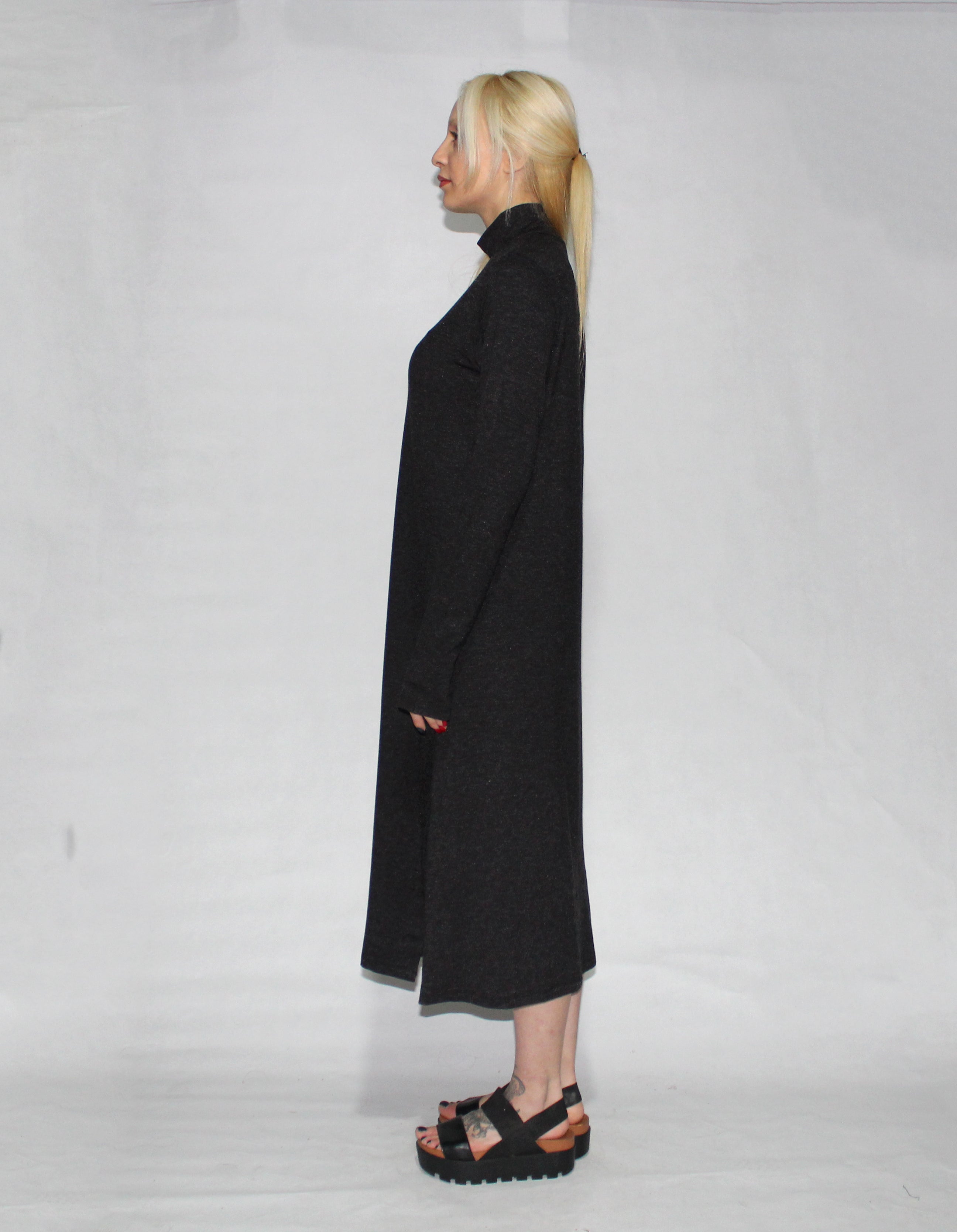 BLACK DRESS LONG SLEEVE TURTLE NECK WITH SIDE SLITS - EEBRU